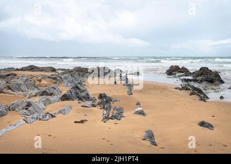 Felsen am Mens Beach in Ballybunion in der Grafschaft Kerry, Irland Stockfoto