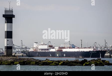 2022-07-14 11:06:52 ROTTERDAM - Ein Schiff mit LNG am LNG-Terminal vom Piet Hein aus gesehen, dem ehemaligen Vergnügungsboot von Königin Juliana. ANP SEM VAN DER WAL niederlande Out - belgien Out Stockfoto