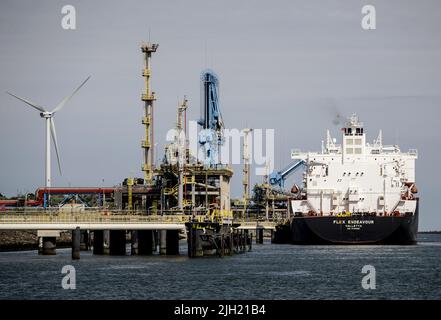 2022-07-14 11:19:06 ROTTERDAM - Ein Schiff mit LNG am LNG-Terminal vom Piet Hein aus gesehen, dem ehemaligen Vergnügungsboot von Königin Juliana. ANP SEM VAN DER WAL niederlande Out - belgien Out Stockfoto