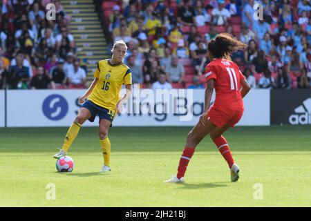 Filippa Angeldal (16 Schweden) während des UEFA Womens Euro 2022 Fußballspiels zwischen Schweden und der Schweiz in der Bramall Lane in Sheffield, England. (Sven Beyrich/Sportfrauen/SPP) Stockfoto