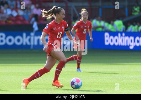 Lia Waelti (13 Schweiz) während des UEFA Womens Euro 2022 Fußballspiels zwischen Schweden und der Schweiz in der Bramall Lane in Sheffield, England. (Sven Beyrich/Sportfrauen/SPP) Stockfoto