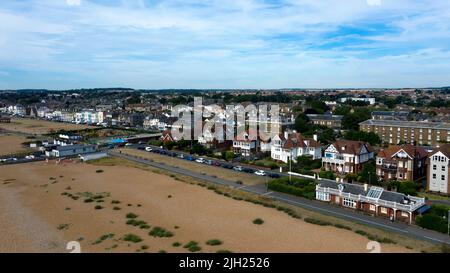 Arial Blick auf die Promenade in Richtung Walmer Paddling Pool und den neuen Crazy Golfplatz. Stockfoto