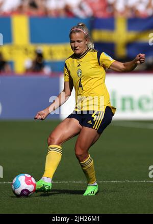 Sheffield, England, 13.. Juli 2022. Hanna Glas aus Schweden während des Spiels der UEFA Women's European Championship 2022 in Bramall Lane, Sheffield. Bildnachweis sollte lauten: Jonathan Moscrop / Sportimage Stockfoto