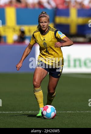 Sheffield, England, 13.. Juli 2022. Hanna Glas aus Schweden während des Spiels der UEFA Women's European Championship 2022 in Bramall Lane, Sheffield. Bildnachweis sollte lauten: Jonathan Moscrop / Sportimage Stockfoto