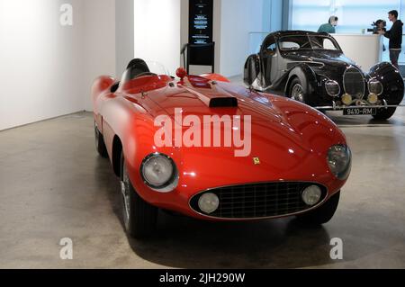 New York City, USA. 14.. Juli 2022. Ein Ferrari 375 MM Spider von Scaglietti aus dem Jahr 1953, der auf 0,8/10Millionen geschätzt wird, wird am 14. Juli 2022 in New York City in der Monterey Auction Preview von RM Sotheby vorgestellt. (Foto von Efren Landaos/Sipa USA) Quelle: SIPA USA/Alamy Live News Stockfoto