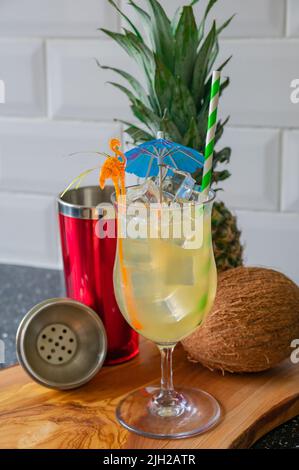 Pina Colada erfrischender alkoholischer Sommercocktail Stockfoto