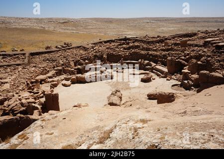 Die Ansicht von Karahan Tepec, neolithische archäologische Stätte entdeckt in1997 in der Türkei. Der Bruder von Gobekli Tepe. Stockfoto