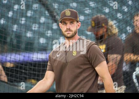 Denver CO, USA. 13.. Juli 2022. San Diego Catcher Austin Nola (26) während des Vorspiels mit San Diego Padres und Colorado Rockies im Coors Field in Denver Co. David Seelig/Cal Sport Medi. Kredit: csm/Alamy Live Nachrichten Stockfoto