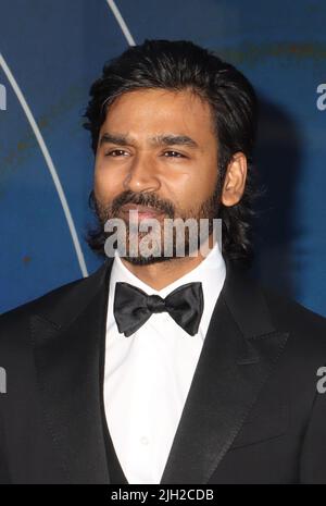 Los Angeles, USA. 13.. Juli 2022. Dhanush 07/13/2022 die Weltpremiere von „The Grey man“ fand im TCL Chinese Theatre in Hollywood, CA, statt. Foto von I. Hasegawa/HNW/Picturelux Credit: PictureLux/The Hollywood Archive/Alamy Live News Stockfoto