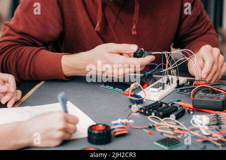 Elektronikkonstruktion im Labor Stockfoto