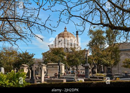 PARIS, FRANKREICH -4. APRIL 2018: Der Friedhof Pere Lachaise ist der größte Friedhof der Stadt Paris Stockfoto