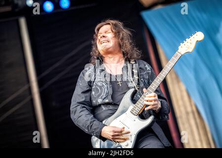 Oslo, Norwegen. 23., Juni 2022. Die schwedische Glam-Rock-Band Europe spielt ein Live-Konzert während des norwegischen Musikfestivals Tons of Rock 2022 in Oslo. Hier ist Gitarrist John Norum live auf der Bühne zu sehen. (Foto: Gonzales Photo - Terje Dokken). Stockfoto