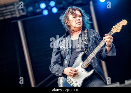 Oslo, Norwegen. 23., Juni 2022. Die schwedische Glam-Rock-Band Europe spielt ein Live-Konzert während des norwegischen Musikfestivals Tons of Rock 2022 in Oslo. Hier ist Gitarrist John Norum live auf der Bühne zu sehen. (Foto: Gonzales Photo - Terje Dokken). Stockfoto