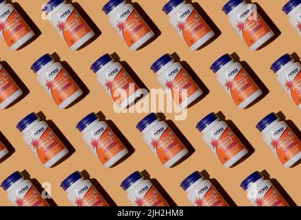 Muster NOW Lebensmittel, High Potenz Vitamin D3, 5.000 IE, 240 Kapseln Vitamine von iHerb. Biologisch aktive Lebensmittelzusatzstoffe. Nahrungsergänzungsmittel. Medikamente für die Gesundheit. Kiew, Ukraine - 13. Juli 2022 Stockfoto