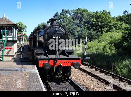 Dampflokomotive 53809 Ankunft am holt Bahnhof. Stockfoto