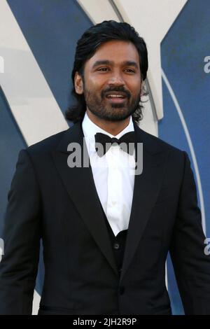 Los Angeles, Kalifornien. 13.. Juli 2022. LOS ANGELES - JUL 13: Dhanush bei der The Grey man Premiere im TCL Chinese Theatre IMAX am 13. Juli 2022 in Los Angeles, CA bei der Ankunft für DIE GREY MAN Premiere, TCL Chinese Theatre, Los Angeles, CA am 13. Juli 2022. Kredit: Priscilla Grant/Everett Collection/Alamy Live Nachrichten Stockfoto