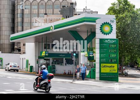 Madrid, Spanien. 22.. Mai 2022. Tankstelle der British Petroleum Company plc, bekannt als BP plc, in Spanien. (Bild: © Xavi Lopez/SOPA Images via ZUMA Press Wire) Stockfoto