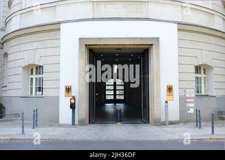 Berlin, 4. Juli 2022, Eintritt in das Bundesministerium für Wirtschaft und Klimaschutz. Stockfoto