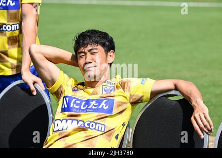 Belgien. 14.. Juli 2022. Shinji Kagawa von STVV posiert für den Fotografen beim Fotoshooting 2022-2023 des belgischen Jupiler Pro League Clubs Sint-Truidense VV, Donnerstag, 14. Juli 2022 in Sint-Truiden. BELGA FOTO TOM GOYVAERTS Kredit: Belga Nachrichtenagentur/Alamy Live News Stockfoto