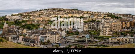 ILFRACOMBE, DEVON, ENGLAND, JULI 13 2022: Panoramablick auf die Stadt, Blick ins Landesinnere. Stockfoto