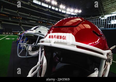 Oklahoma Sooners Helm auf dem Display während des Big 12 Football Media Day, Mittwoch, 13. Juli 2022, in Arlington, TX. (Mario Terrell/Image of Sport) Stockfoto