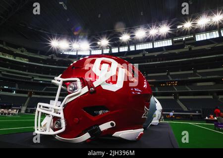 Oklahoma Sooners Helm auf dem Display während des Big 12 Football Media Day, Mittwoch, 13. Juli 2022, in Arlington, TX. (Mario Terrell/Image of Sport) Stockfoto