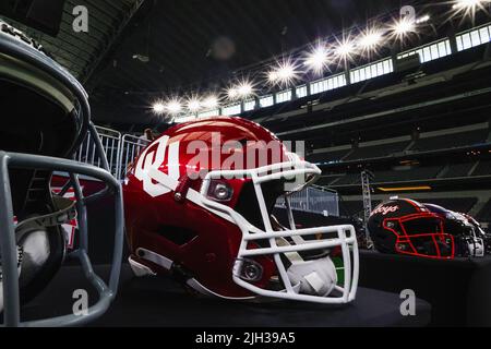 Oklahoma Sooners Helm auf dem Display während des Big 12 Football Media Day, Mittwoch, 13. Juli 2022, in Arlington, TX. (Mario Terrell/Image of Sport) Stockfoto