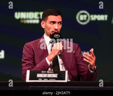 London, Großbritannien. 14. Juli 2022. Hamzah Sheeraz während der Frankwarren-Pressekonferenz Sheeraz vs Torres in den BT Sport Studios am Donnerstag, 14. Juli 2022 in LONDON (nur zur redaktionellen Verwendung, Lizenz für kommerzielle Nutzung erforderlich. Keine Verwendung bei Wetten, Spielen oder Veröffentlichungen einzelner Vereine/Vereine/Spieler.) Kredit: Taka G Wu/Alamy Live Nachrichten Stockfoto