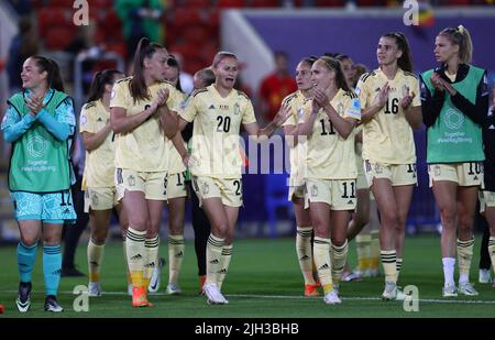 Rotherham, Großbritannien, 14.. Juli 2022. Belgische Spieler reagieren nach dem Spiel der UEFA Women's European Championship 2022 im New York Stadium, Rotherham. Bildnachweis sollte lauten: Darren Staples / Sportimage Credit: Sportimage/Alamy Live News Stockfoto