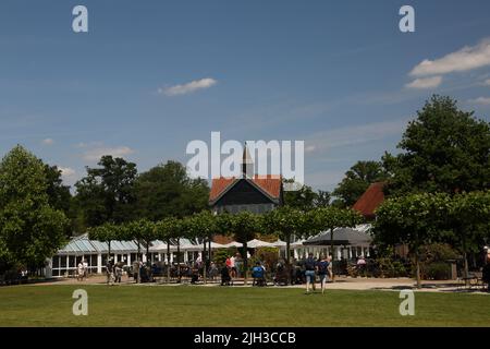 Eintritt und Restaurant im Wisley Royal Horticultural Society Gardens Surrey England Stockfoto