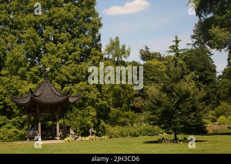 Japanische Pagode im Wisley RHS Garden Surrey England Stockfoto