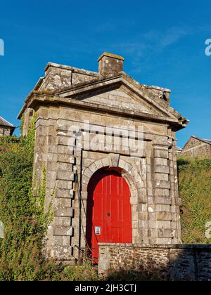 Rote Türen von, Pendennis Castle, Falmouth, Cornwall, England, GB, GB. Stockfoto