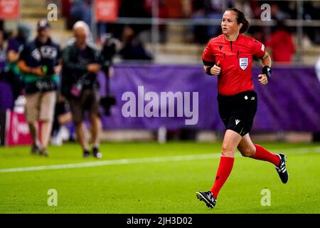 Rotherham, Großbritannien. 14.. Juli 2022. ROTHERHAM, VEREINIGTES KÖNIGREICH - 14. JULI: Schiedsrichter Cheryl Foster während des Spiels der Gruppe D - UEFA Women's EURO 2022 zwischen Frankreich und Belgien im New York Stadium am 14. Juli 2022 in Rotherham, Vereinigtes Königreich (Foto von Joris Verwijst/Orange Picics) Credit: Orange Pics BV/Alamy Live News Stockfoto