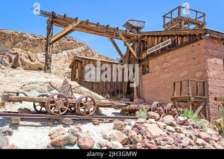 CORFOTO Fotohintergrund „Alte Dampfbahn“ – 2,4x1,8 M, Polyester, Wild-West-Wüsten-Design