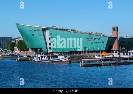 Amsterdam, Niederlande - 22. Juni 2022: NEMO Science Museum am Wasser Stockfoto