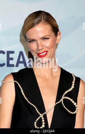 Oceanas jährliche SeaChange Sommerparty 14. in einer Privatresidenz am 23. Oktober 2021 in Laguna Beach, CA mit: Brooklyn Decker wo: Laguna Beach, California, USA Wann: 24. Oktober 2021 Kredit: Nicky Nelson/WENN Stockfoto