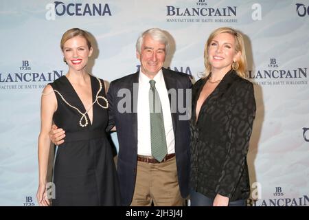 Oceanas jährliche SeaChange Sommerparty 14. in einer Privatresidenz am 23. Oktober 2021 in Laguna Beach, CA mit: Brooklyn Decker, Sam Waterston, June Diane Raphael wo: Laguna Beach, California, USA Wann: 24 Oct 2021 Credit: Nicky Nelson/WENN Stockfoto