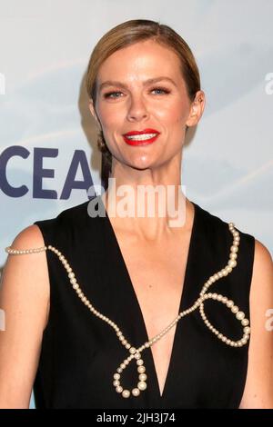 Oceanas jährliche SeaChange Sommerparty 14. in einer Privatresidenz am 23. Oktober 2021 in Laguna Beach, CA mit: Brooklyn Decker wo: Laguna Beach, California, USA Wann: 24. Oktober 2021 Kredit: Nicky Nelson/WENN Stockfoto
