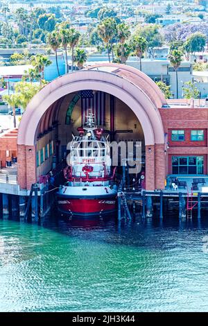 LOS ANGELES, KALIFORNIEN - 23. April 2022: Der Hafen von Los Angeles erstreckt sich über 7.500 Hektar entlang 43 Meilen von der Küste in San Pedro Bay 20 Meilen südlich von Stockfoto