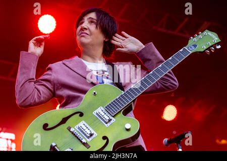 Edinburgh, Großbritannien. 14.. Juli 2022. Texas treten am Donnerstag, 14.. Juli 2022, im Edinburgh Castle auf Sharleen Spiteri – Leadgesang, Gitarre, Keyboards Ally McErlaine – Gitarre Johnny McElhone – Bass, Gitarre, Keyboards Eddie Campbell – Keyboards Tony McGovern – Gitarre, Backing Vocals Cat Myers – Drums Bild: Alan Rennie Credit: Alan Rennie/Alamy Live News Stockfoto