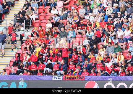 Rotherham, Großbritannien. 14.. Juli 2022. Fans Belgiens beim UEFA Womens Euro 2022 Fußballspiel zwischen Frankreich und Belgien im New York Stadium in Rotherham, England. (Sven Beyrich /Panoramic /SPP) Quelle: SPP Sport Press Photo. /Alamy Live-Nachrichten Kredit: SPP Sport Press Foto. /Alamy Live News Stockfoto