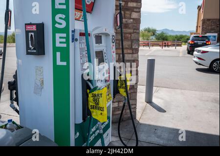 Es tut mir leid, dass das gelbe Schild an der Tankstelle in Arizona außer Betrieb war. Stockfoto