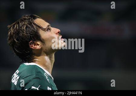 Sao Paulo, Brasilien. 15.. Juli 2022. SP - Sao Paulo - 07/14/2022 - 2022 BRAZILIAN CUP, PALMEIRAS X SAO PAULO - Palmeiras-Spieler Raphael Veiga bei einem Spiel gegen Sao Paulo im Arena Allianz Parque Stadion für die Copa do Brasil 2022 Meisterschaft. Foto: Marcello Zambrana/AGIF/Sipa USA Quelle: SIPA USA/Alamy Live News Stockfoto