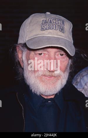 Willie Nelson tritt am 8. September 1998 bei der „Late Show with David Letterman“ im Ed Sullivan Theater in New York City auf. Foto: Henry McGee/MediaPunch Stockfoto