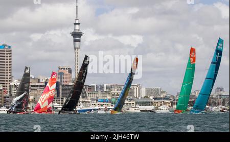 Puma Ocean Racing, Left, Camper mit Emirates Team New Zealand, Abu Dhabi Ocean Racing, Team Sanya, Groupama Sailing Team und Team Telefonica Stockfoto