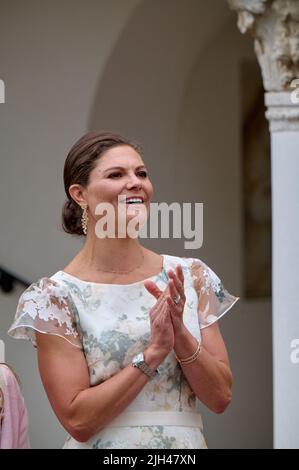 Oland, Schweden. 14.. Juli 2022. Kronprinzessin Victoria von Schweden während der Geburtstagsfeier der Kronprinzessin Victoria von Schweden zum 45.. Geburtstag am 14. Juli 2022 auf Schloss Borgholm in Oland, Schweden. Foto von Stefan Lindblom/Stella Pictures/ABACAPRESS.COM Quelle: Abaca Press/Alamy Live News Stockfoto