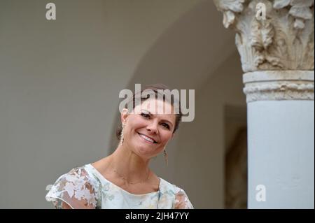 Oland, Schweden. 14.. Juli 2022. Kronprinzessin Victoria von Schweden während der Geburtstagsfeier der Kronprinzessin Victoria von Schweden zum 45.. Geburtstag am 14. Juli 2022 auf Schloss Borgholm in Oland, Schweden. Foto von Stefan Lindblom/Stella Pictures/ABACAPRESS.COM Quelle: Abaca Press/Alamy Live News Stockfoto