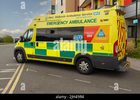 Newcastle-under-Lyme, Staffordshire-vereinigtes Königreich April, 14, 2022 Ambulanzfahrzeuge in der Notaufnahme (A & E) im königlichen Krankenhaus Stoke Stockfoto