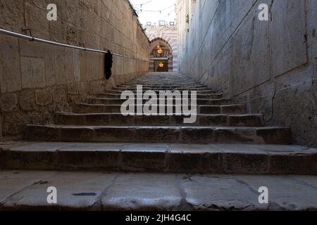 Treppe zur Höhle von Machpela und Patriarchen in Hebron, im Westufer, Israel. Historische Orte in Palästina Stockfoto