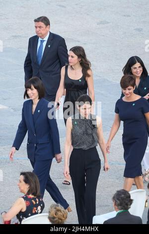 Madrid. Spanien. 20220715, Irene Montero, Carolina Darias, Diana Morant, Isabel Rodriguez, Pilar Llop nahm am 15. Juli 2022 ‘Madrid, Spanien, an der „Applaus für die Erinnerung“-Aktion zur Anerkennung der Opfer von Covid und der Anerkennung von Sanitäterinnen im Königlichen Palast Teil. Quelle: MPG/Alamy Live News Stockfoto